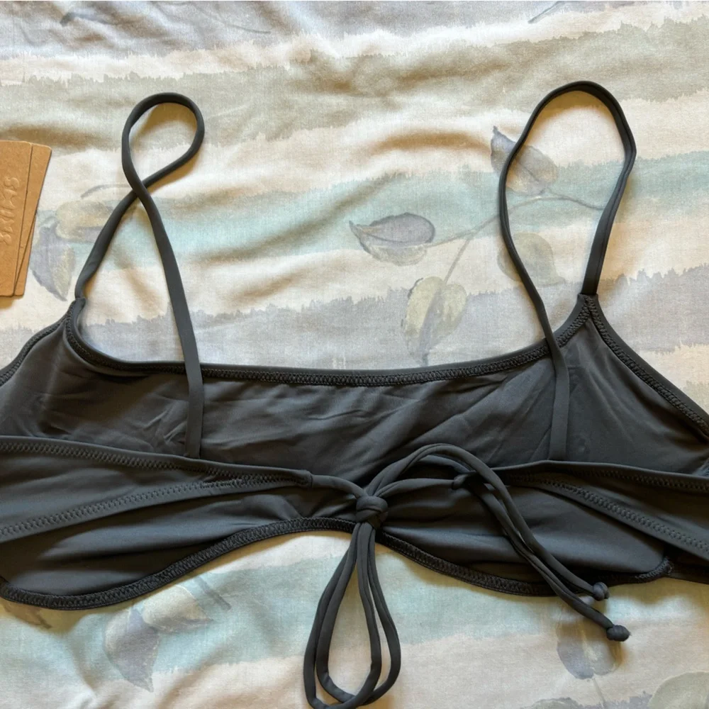 SKIMS micro scoop bikini top gunmetal nwt